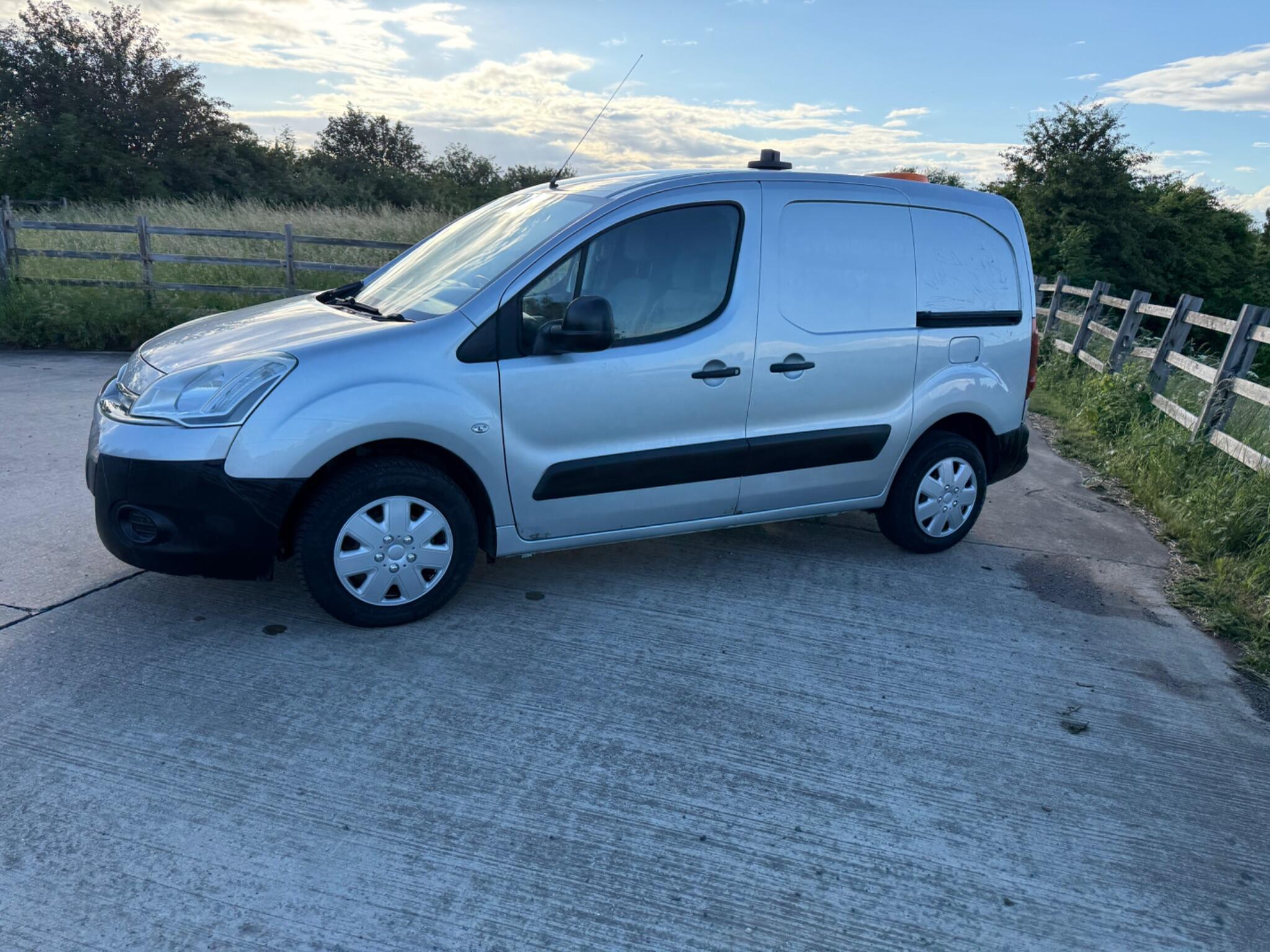 Citroen Berlingo 1.6 HDi 850 Enterprise L1 5dr — photo 48 of 92